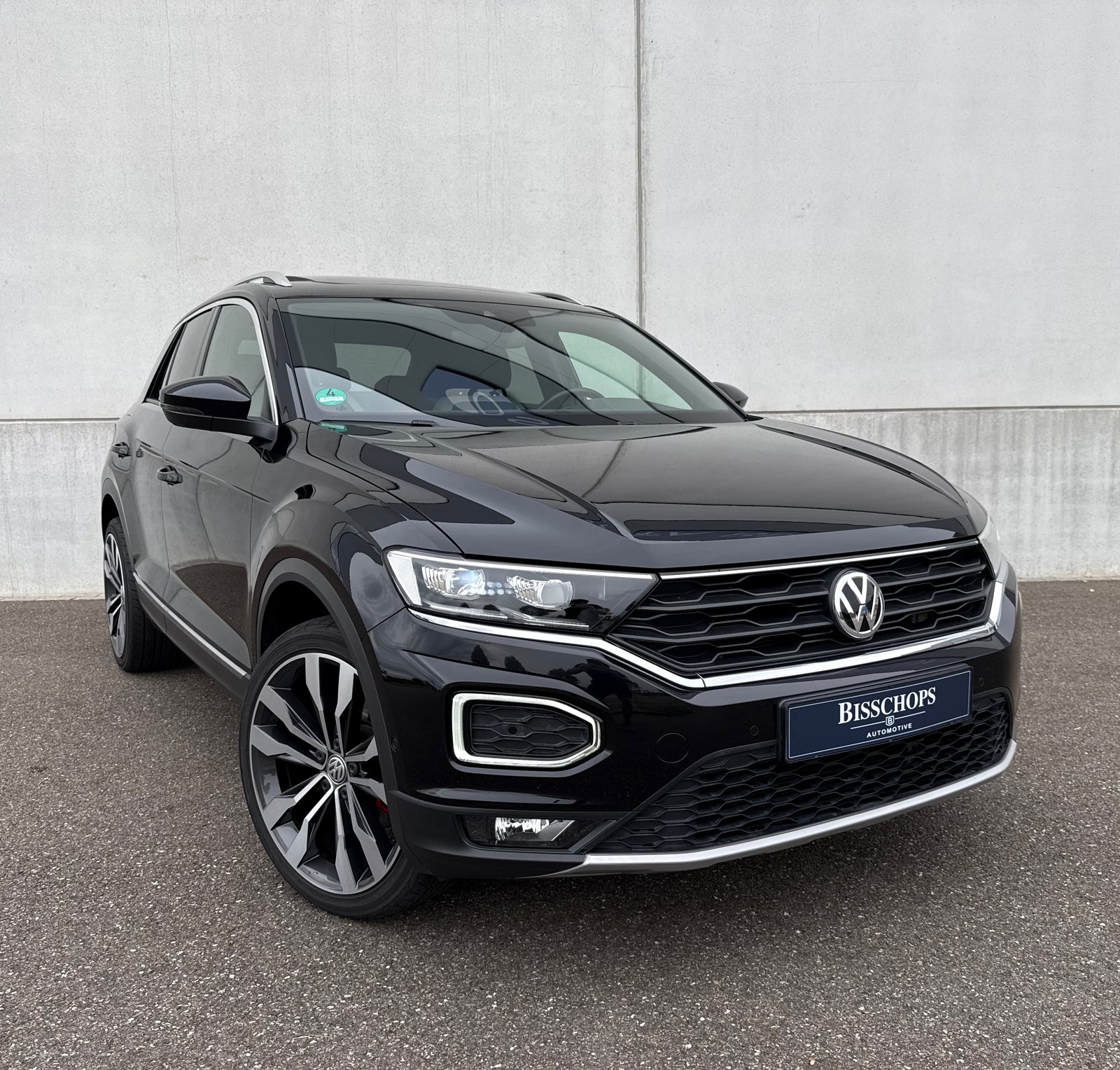 Bisschops Automotive — Volkswagen T-Roc met eigen kentekenplaat